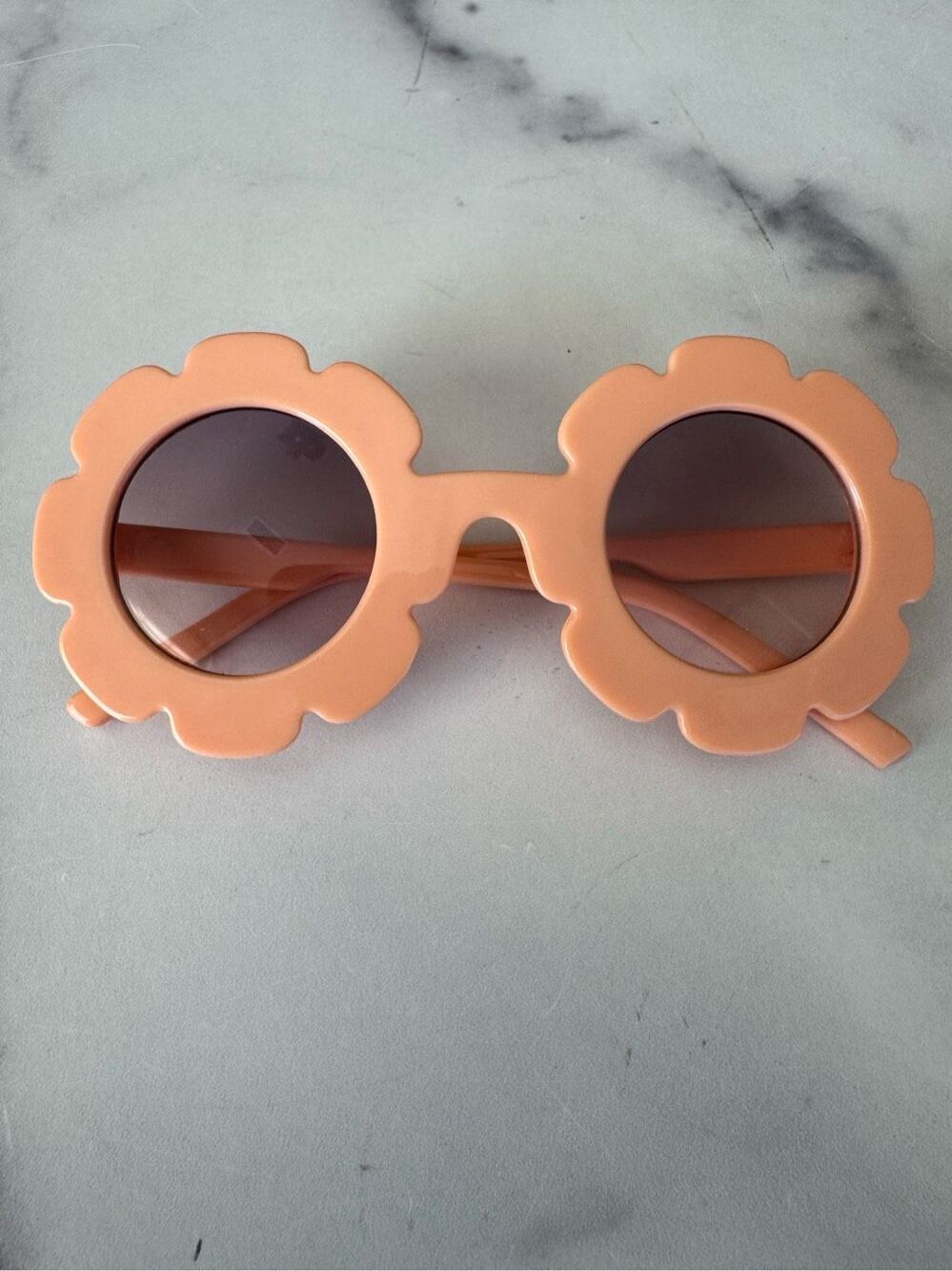 Lacey Lane coral sunnies flower shaped sunglasses girls 2-5 year summertime 70s